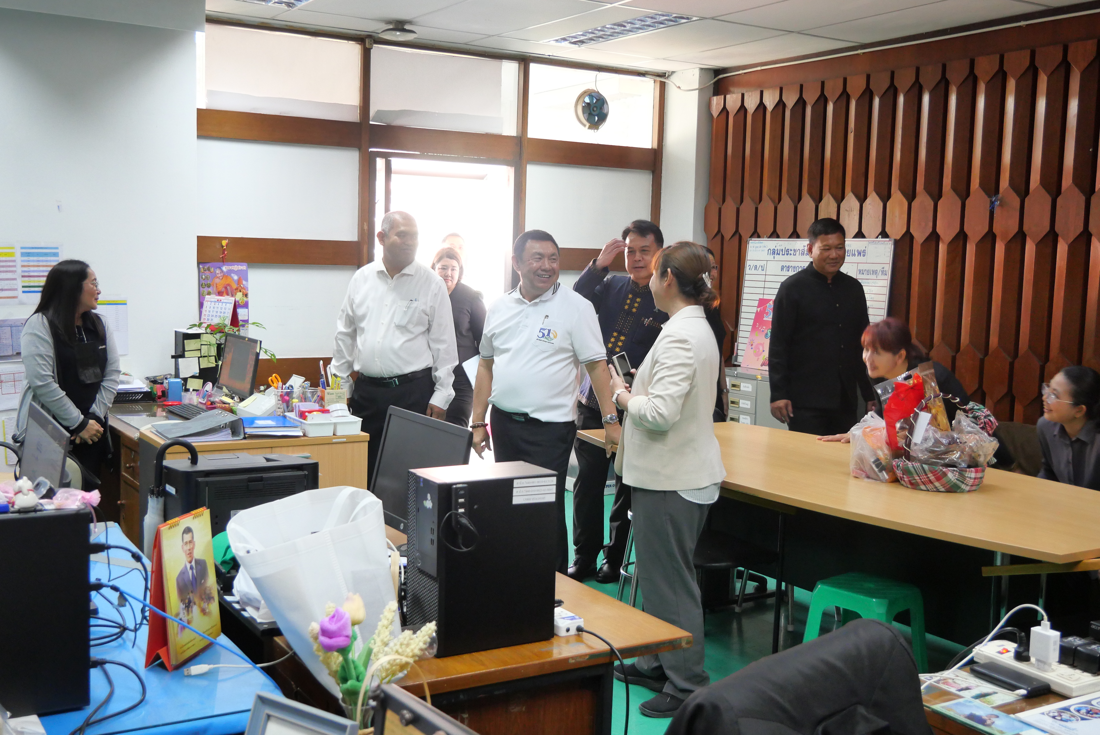 title - เลขาธิการ ส.ป.ก. ตรวจเยี่ยมบุคลากร ส.ป.ก. ถนนราชดำเนินนอก